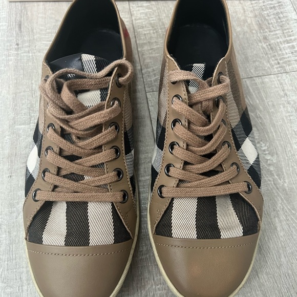 Burberry sneakers. Used in good condition. Comes with box and dust bag. - Picture 2 of 5